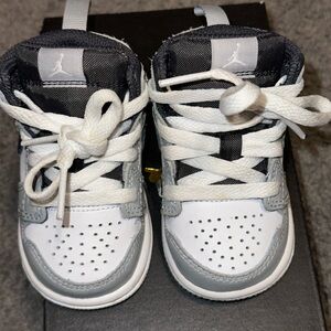 Air Jordan 1 grey/white size 3c